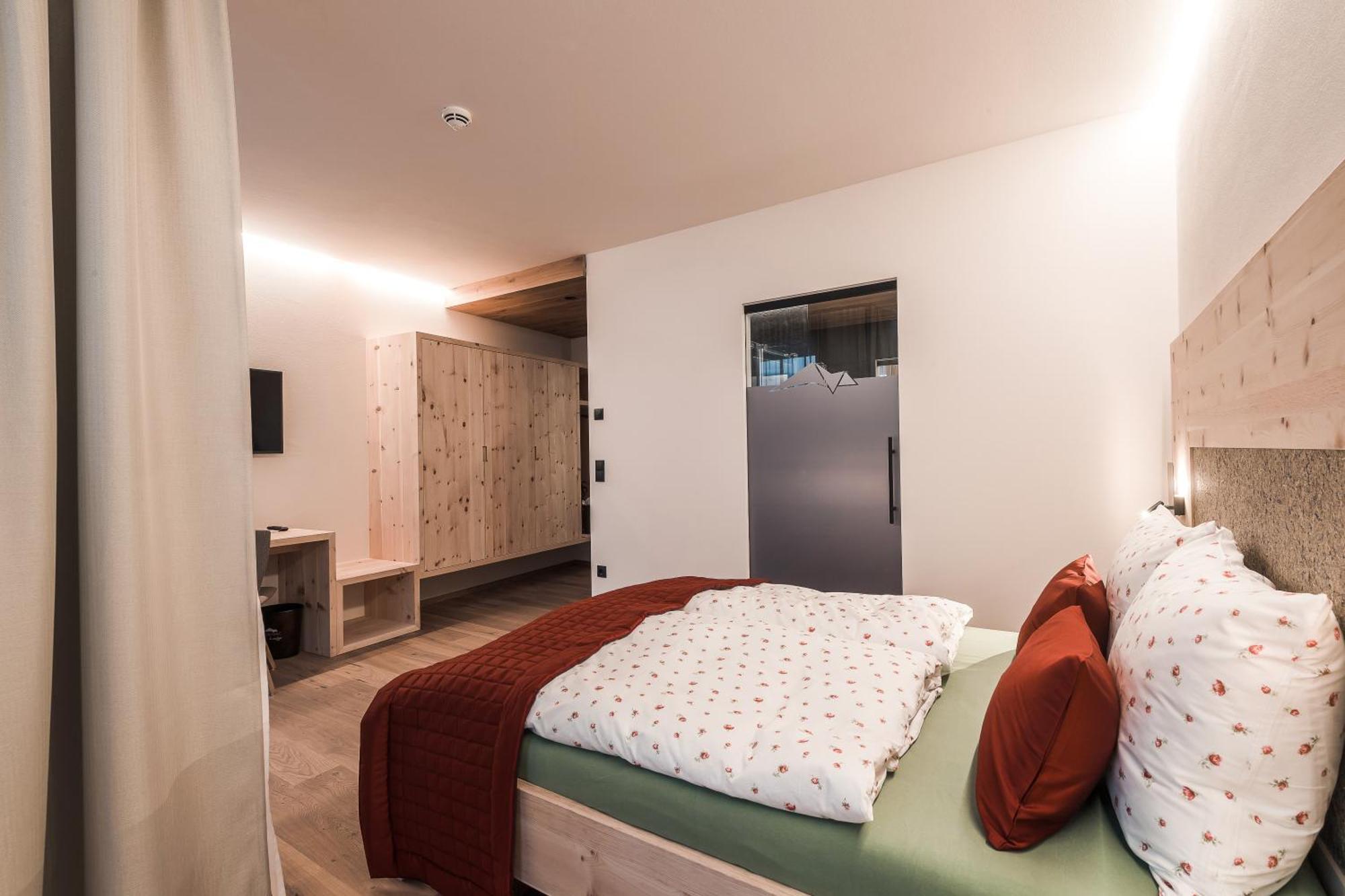 ホテル Panoramic Lotsch Sarentino 部屋 写真