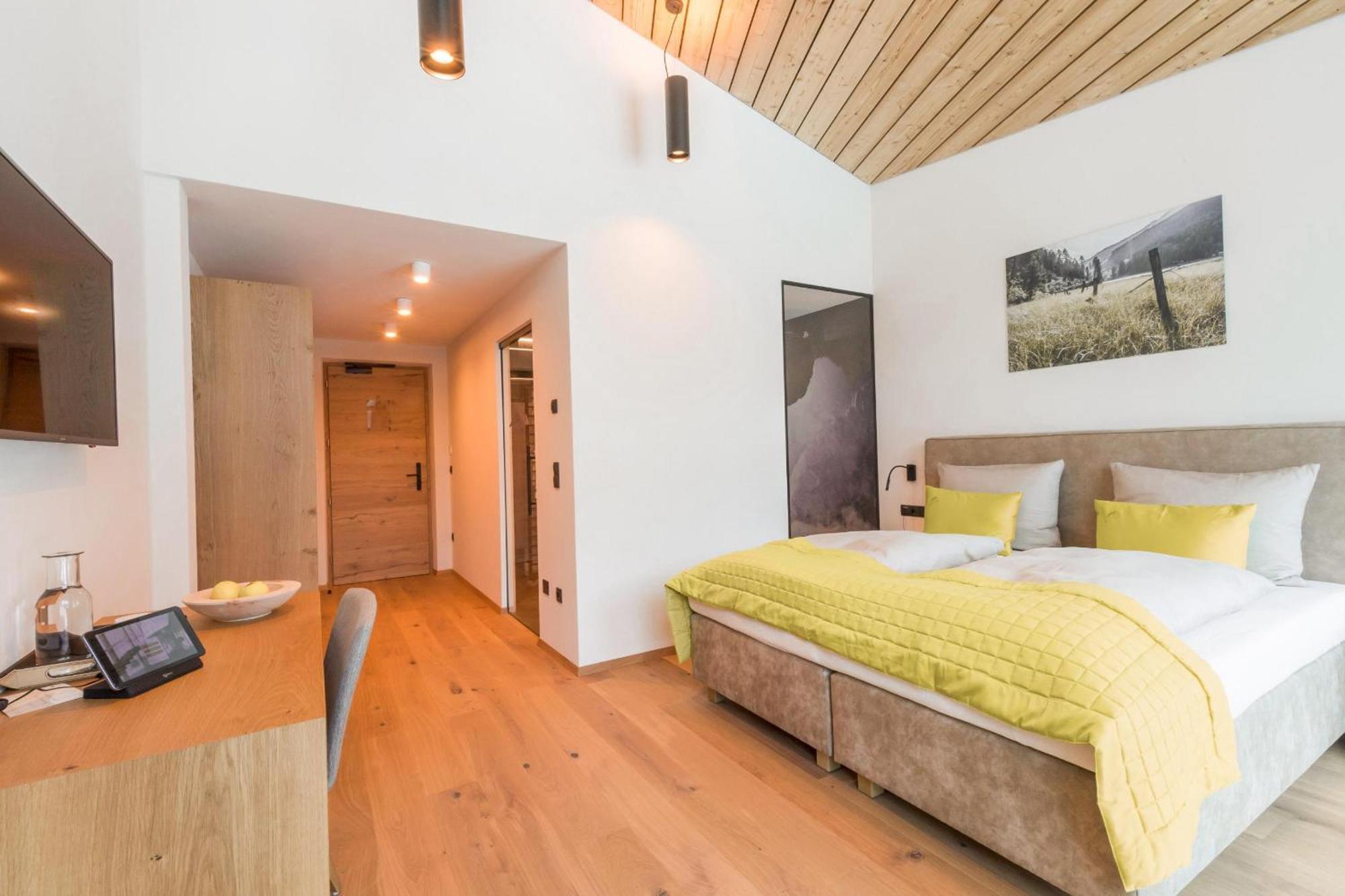 ホテル Panoramic Lotsch Sarentino 部屋 写真